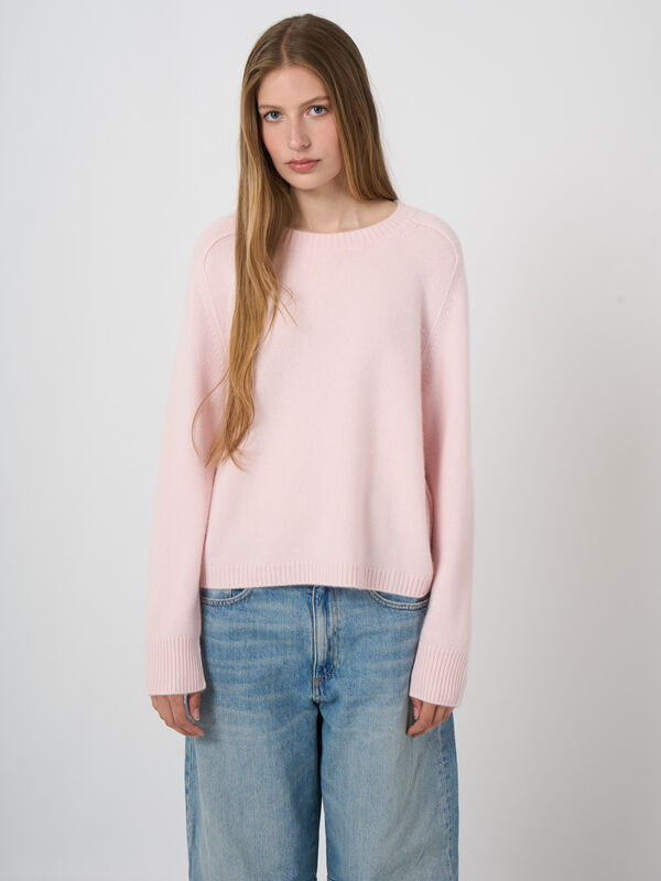 Medium-Weight Cashmere Sweater with Visible Seam Details image number 0