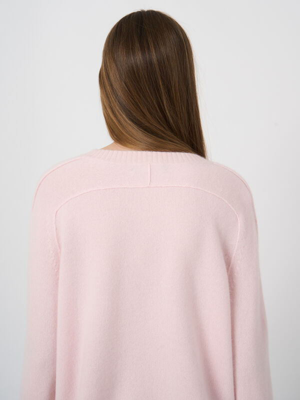 Medium-Weight Cashmere Sweater with Visible Seam Details image number 3