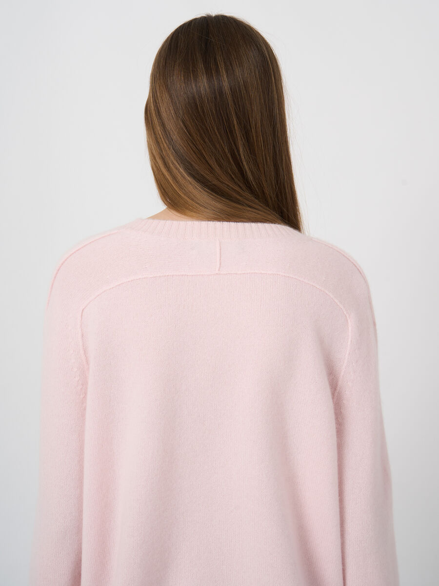 Mittelschwerer Kaschmirpullover mit sichtbaren Nahtdetails image number 3