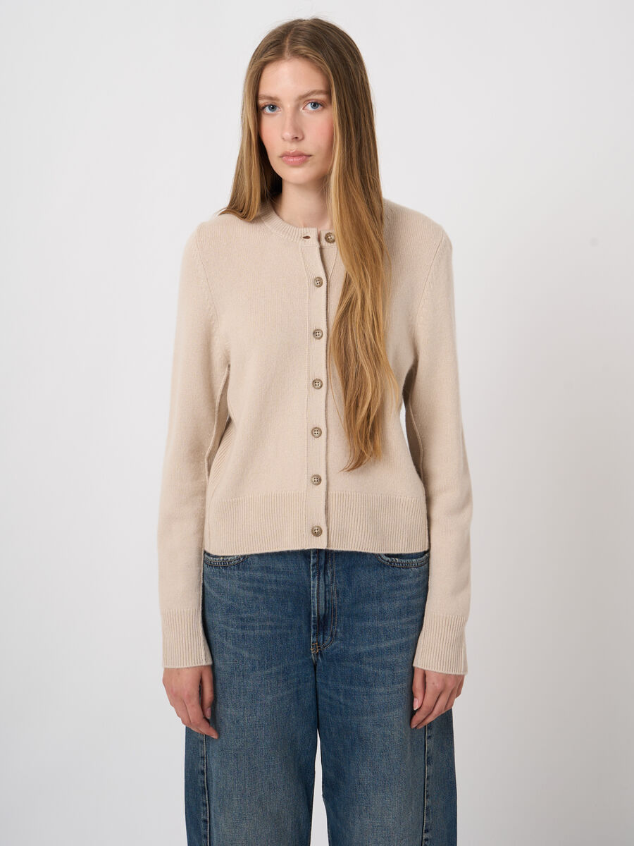Kaschmir-Strickjacke mit Rippeins&auml;tzen und Nahtdetails image number 2