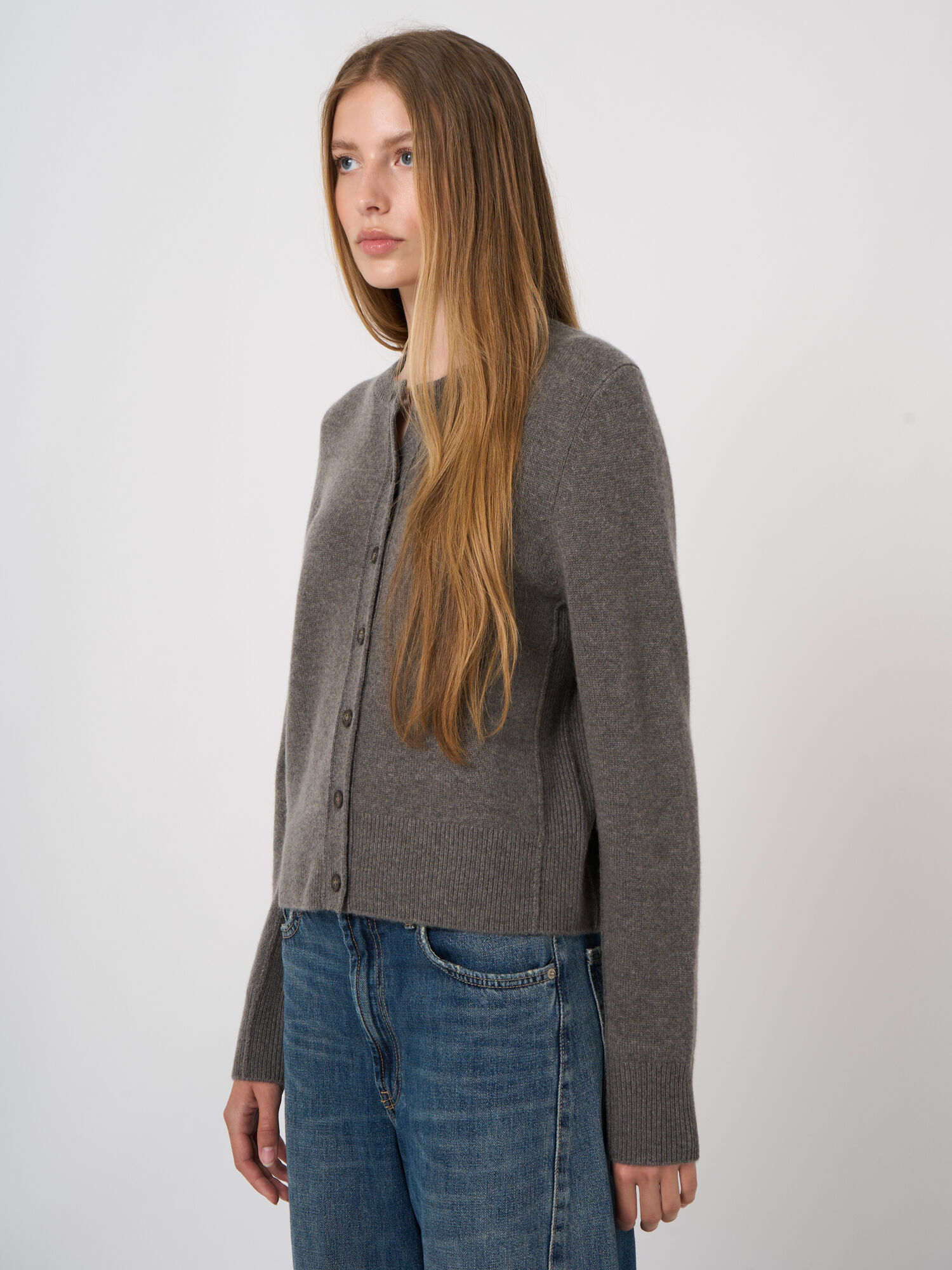 Kasjmier vest met ribinzetten en naaddetails