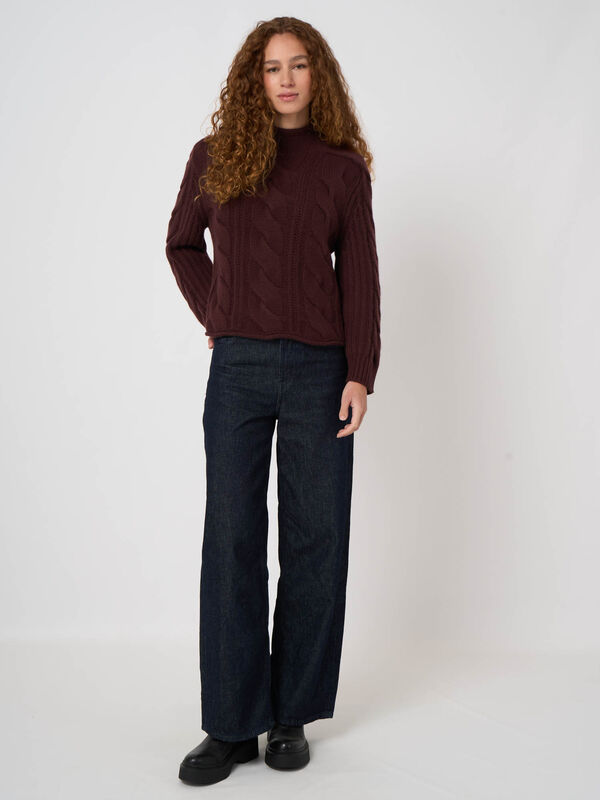 Heavy-Gauge Cashmere Cable-Knit Sweater image number 5