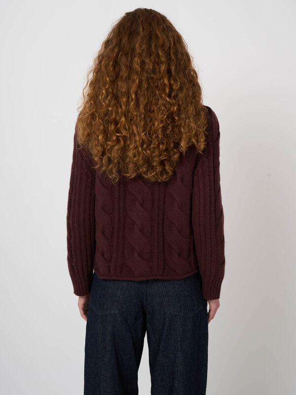Heavy-Gauge Cashmere Cable-Knit Sweater image number 6