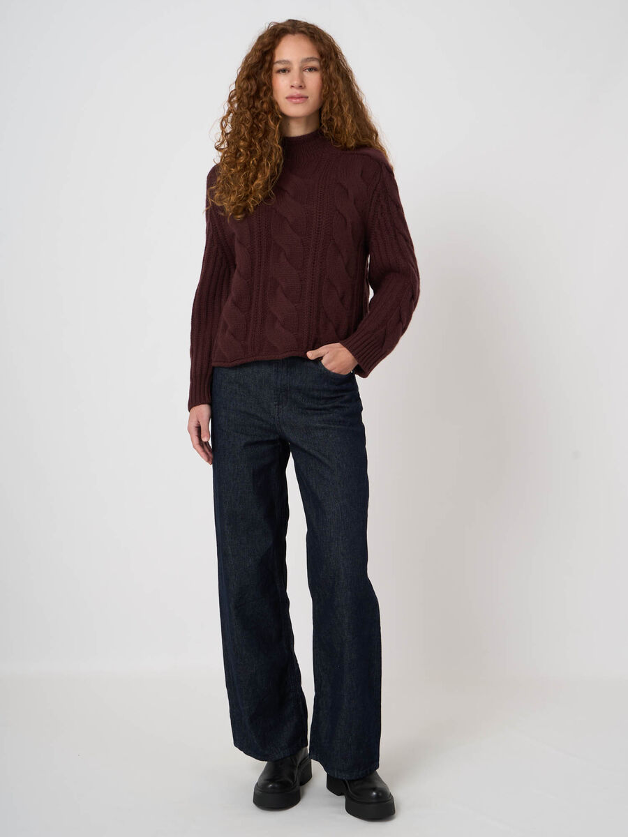 Heavy-Gauge Cashmere Cable-Knit Sweater image number 7