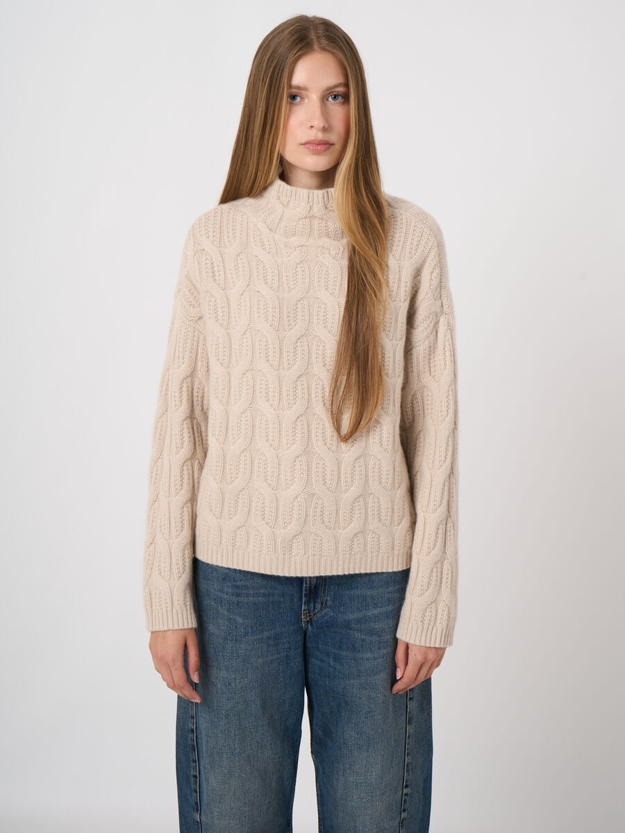 Premium-Kaschmirpullover mit Zopfmuster und Stehkragen image number 1