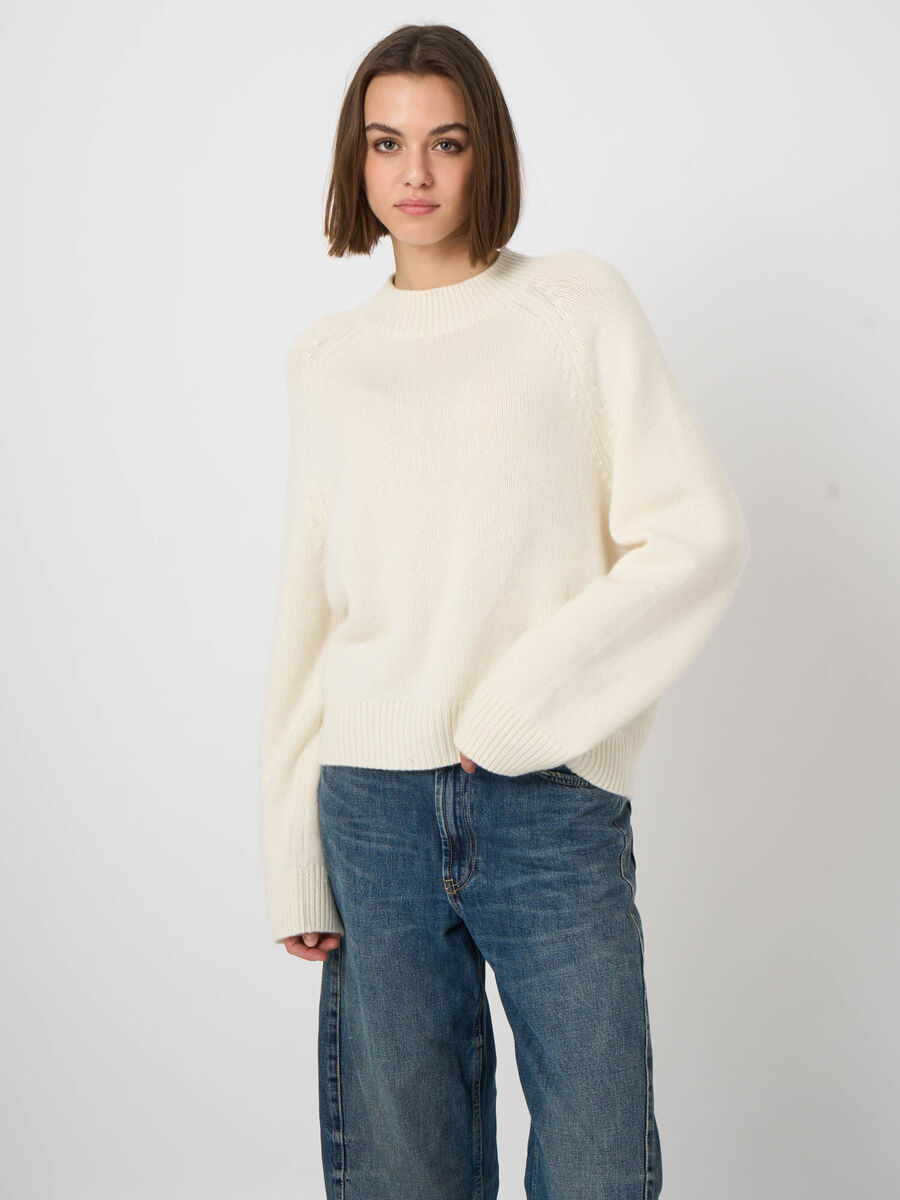 Chunky Cashmere Sweater with Asymmetric Hem image number 3