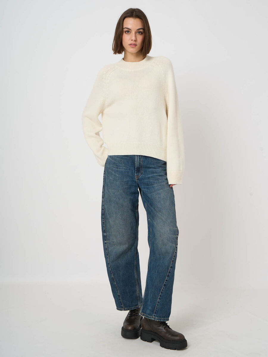 Chunky Cashmere Sweater with Asymmetric Hem image number 4