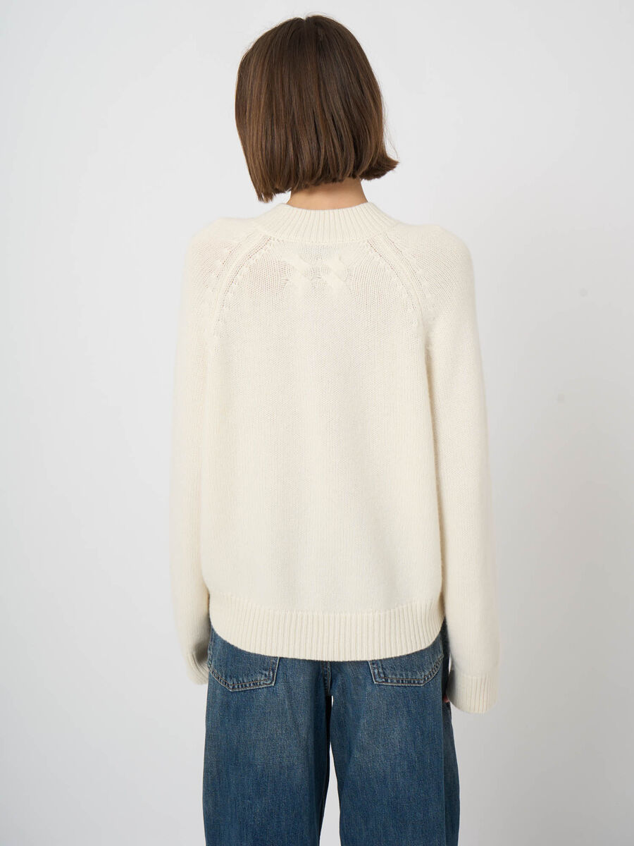 Chunky Cashmere Sweater with Asymmetric Hem image number 5