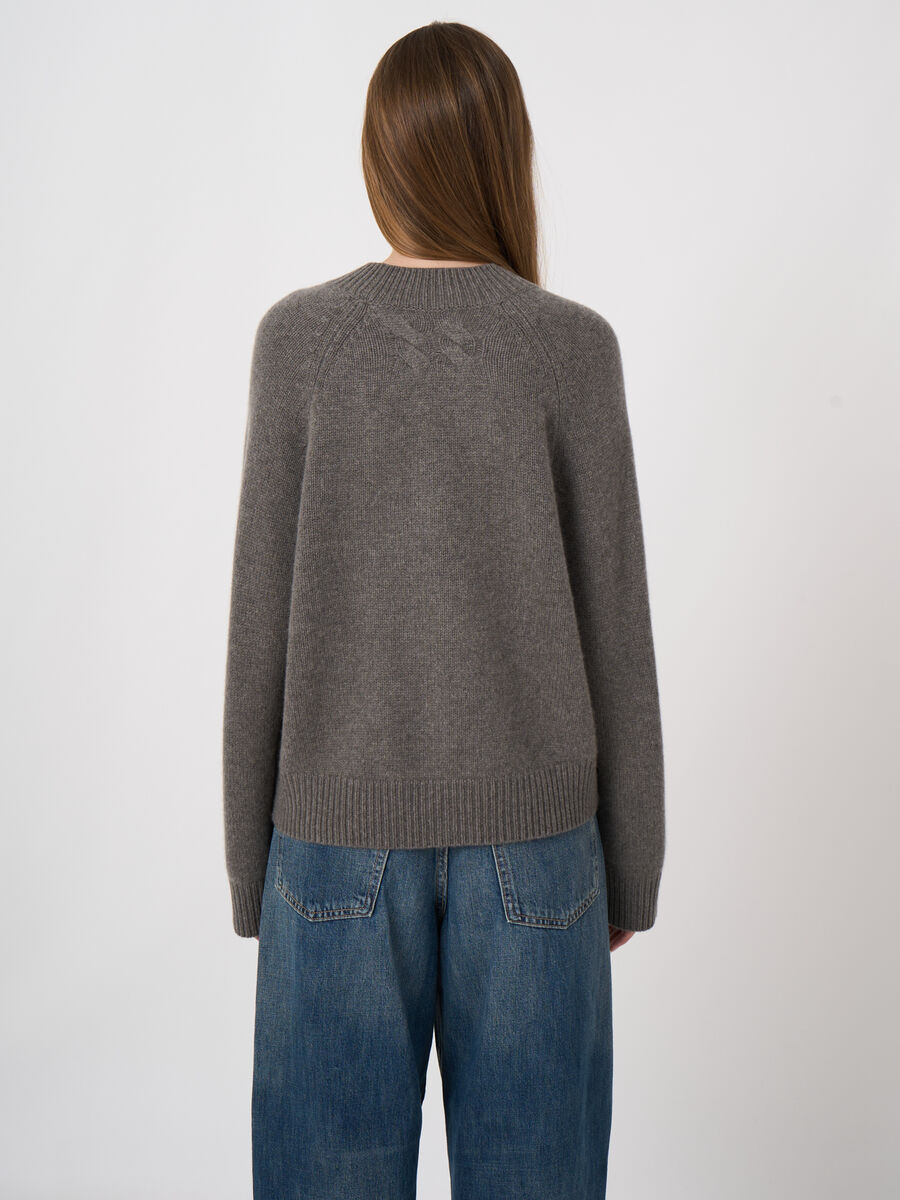 Chunky Cashmere Sweater with Asymmetric Hem image number 5
