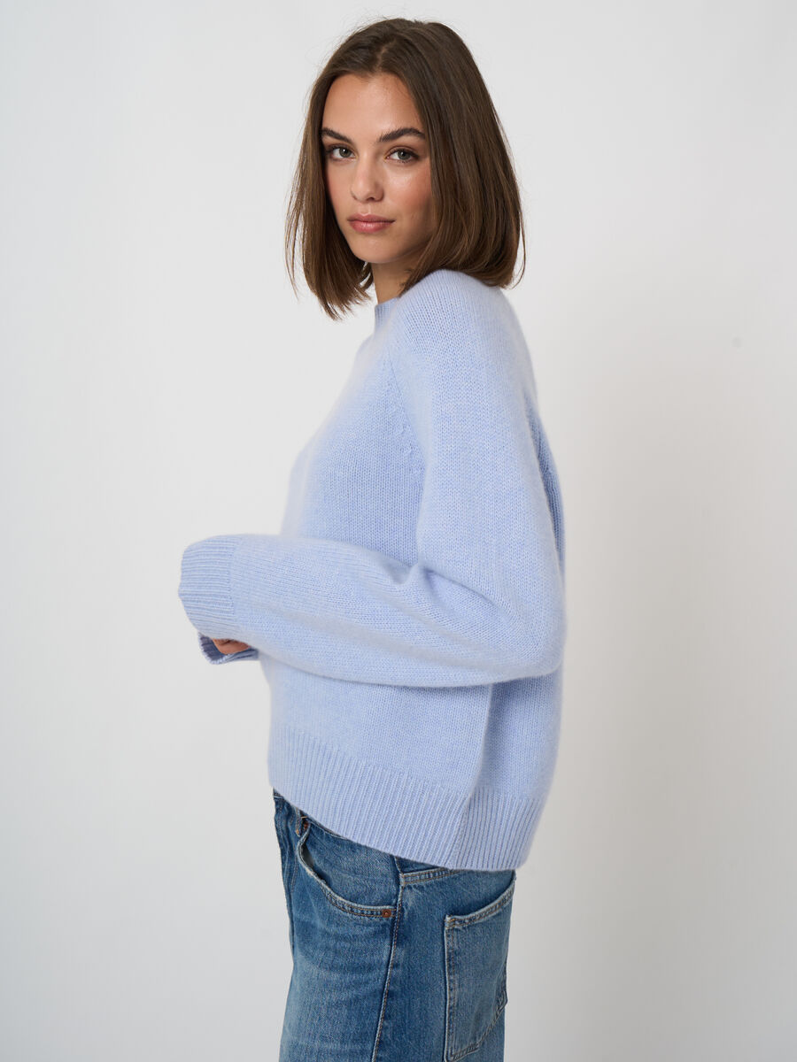 Chunky Cashmere Sweater with Asymmetric Hem image number 3