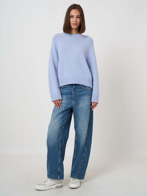 Chunky Cashmere Sweater with Asymmetric Hem image number 5