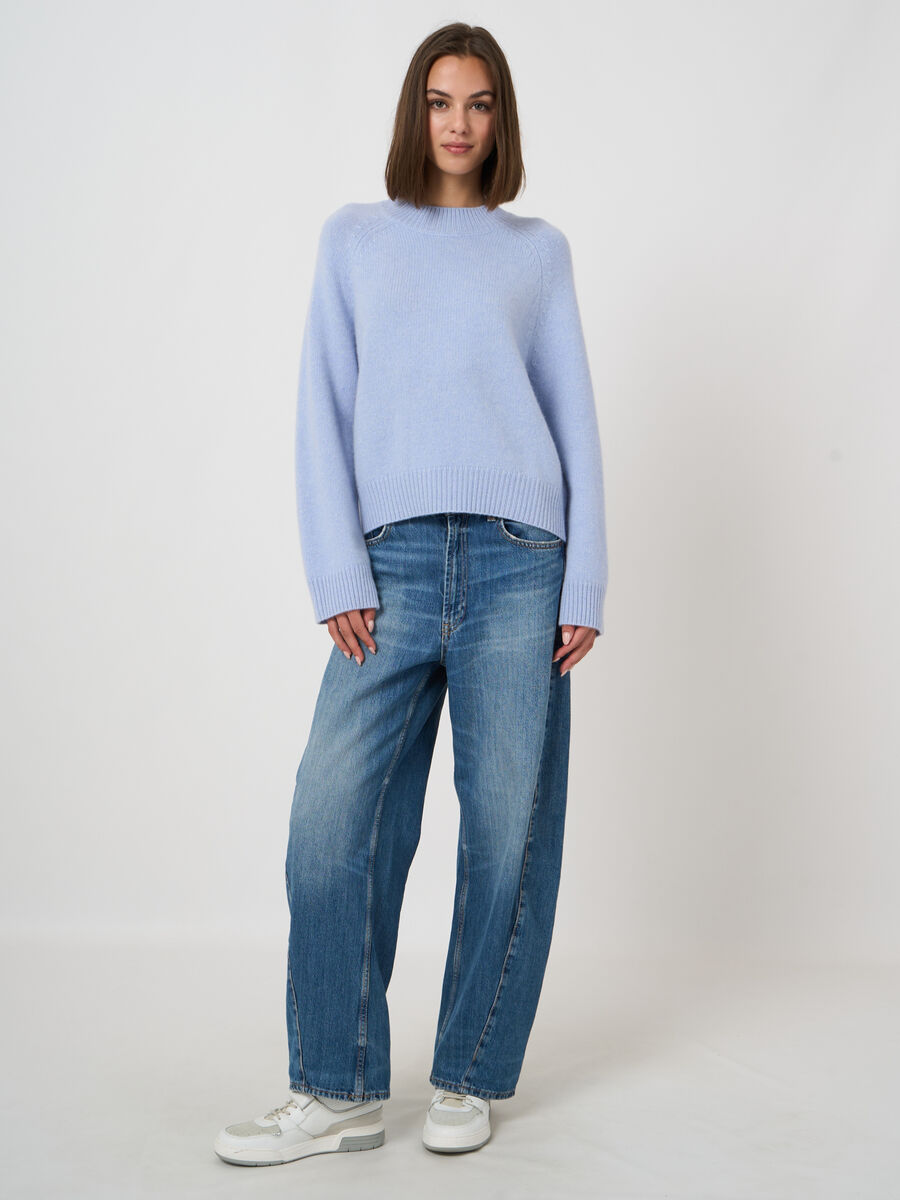 Chunky Cashmere Sweater with Asymmetric Hem image number 5
