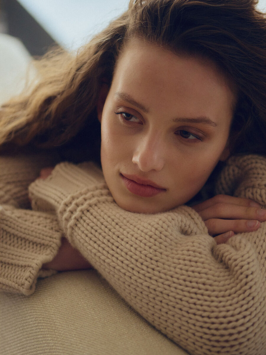 Chunky Cashmere Stand-Collar Sweater image number 0
