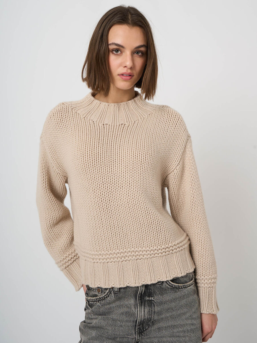 Chunky Cashmere Stand-Collar Sweater image number 4