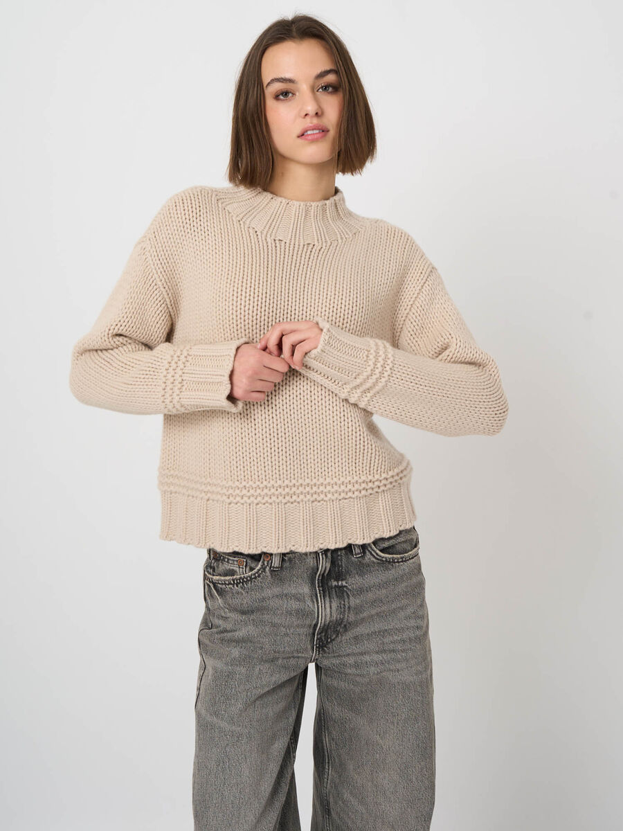 Chunky Cashmere Stand-Collar Sweater image number 5