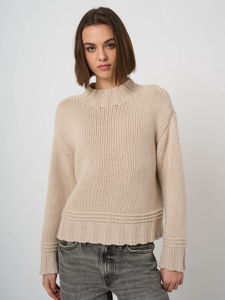 Chunky Cashmere Stand-Collar Sweater image number 6
