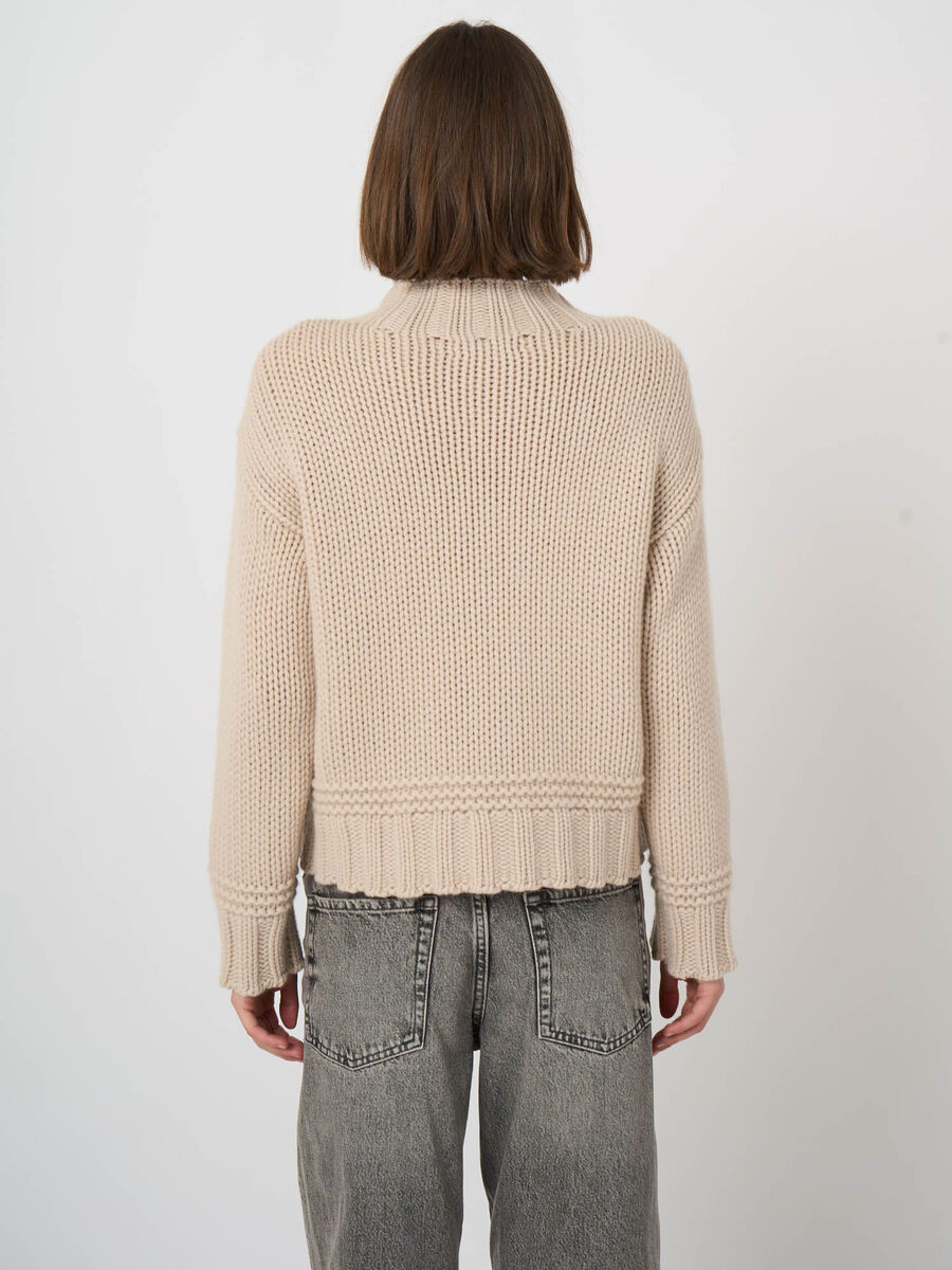 Chunky Cashmere Stand-Collar Sweater image number 7