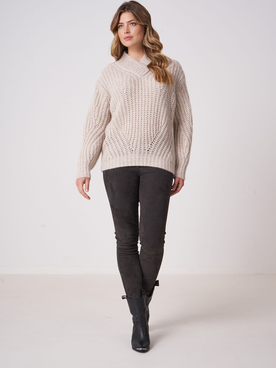 Grof gebreide trui met sjaalkraag van cashmere-zijde mix image number 4