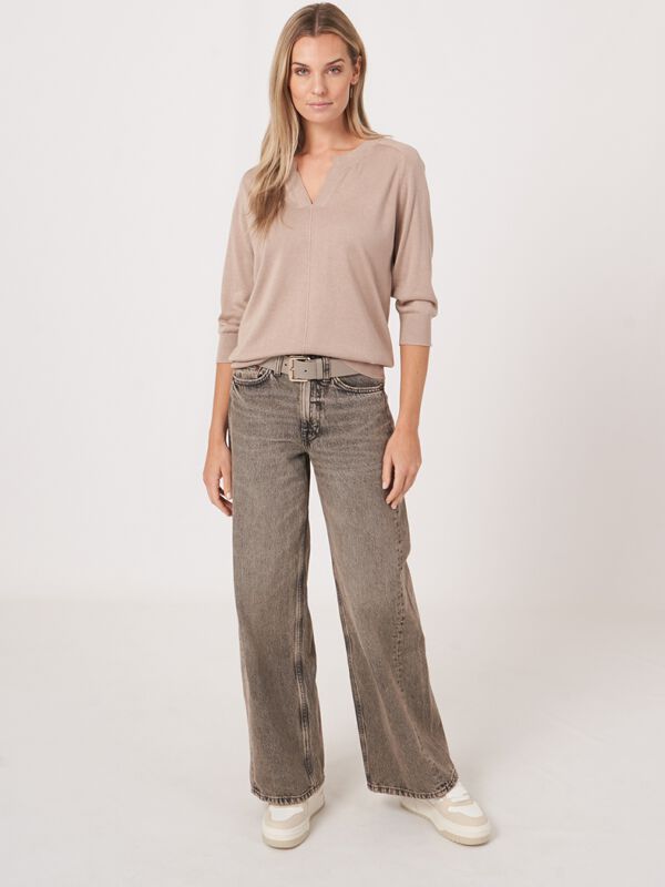 Halbarm-Pullover aus Kaschmir-Seidenstrick mit geschlitztem Halsausschnitt image number 5