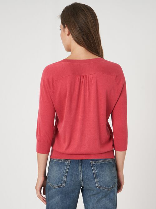 Trui van cashmere zijde met halve mouw en hals met splitje