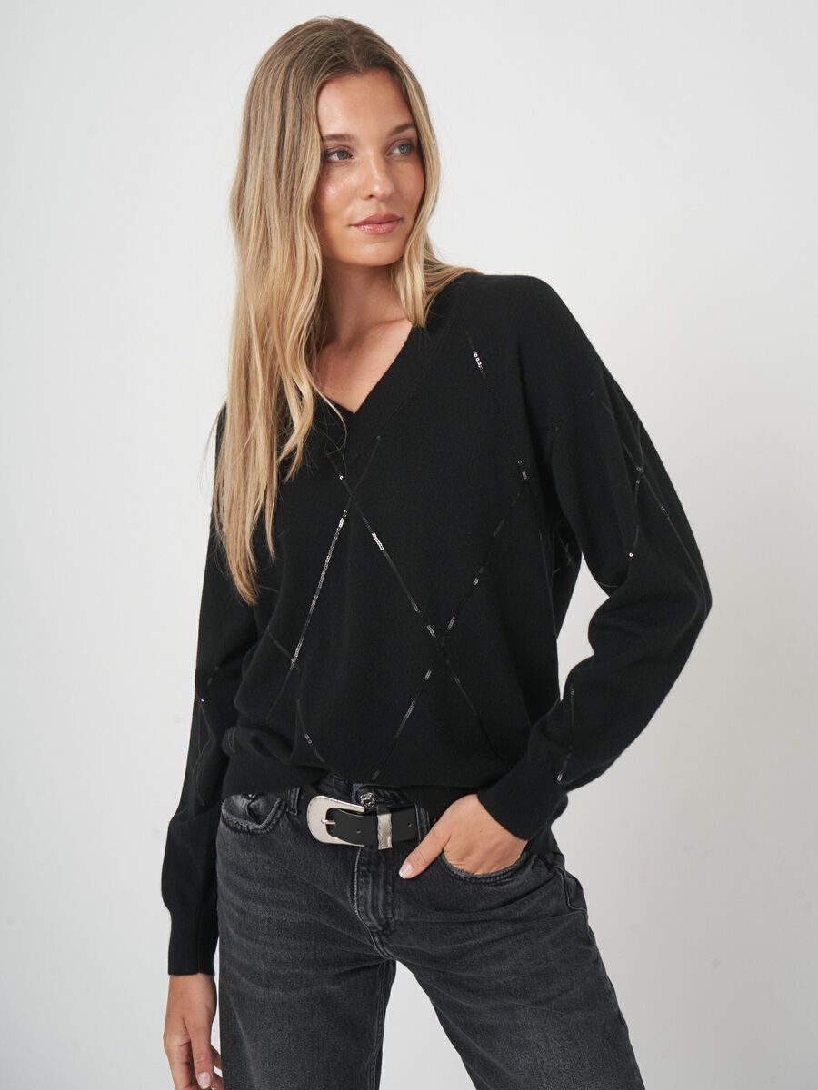 Leichter V-Ausschnitt-Pullover mit dezentem Glanz image number 0