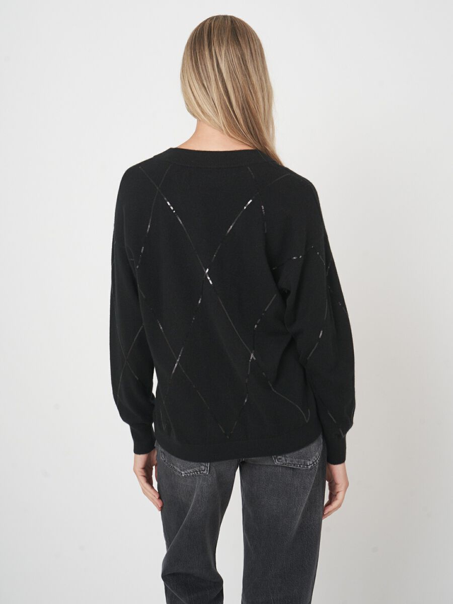 Leichter V-Ausschnitt-Pullover mit dezentem Glanz image number 4