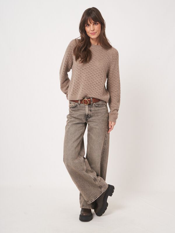 Strickpullover mit Mini-Pailletten und Pointelle-Muster image number 4