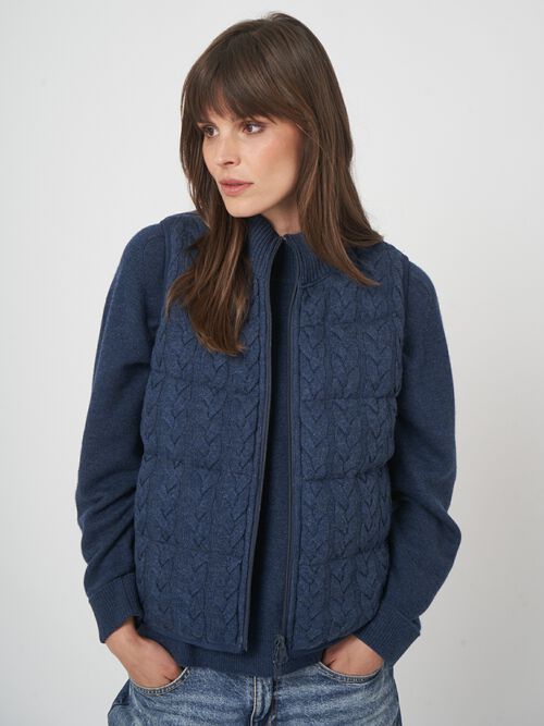 Reversible mouwloos kabelgebreid donsvest