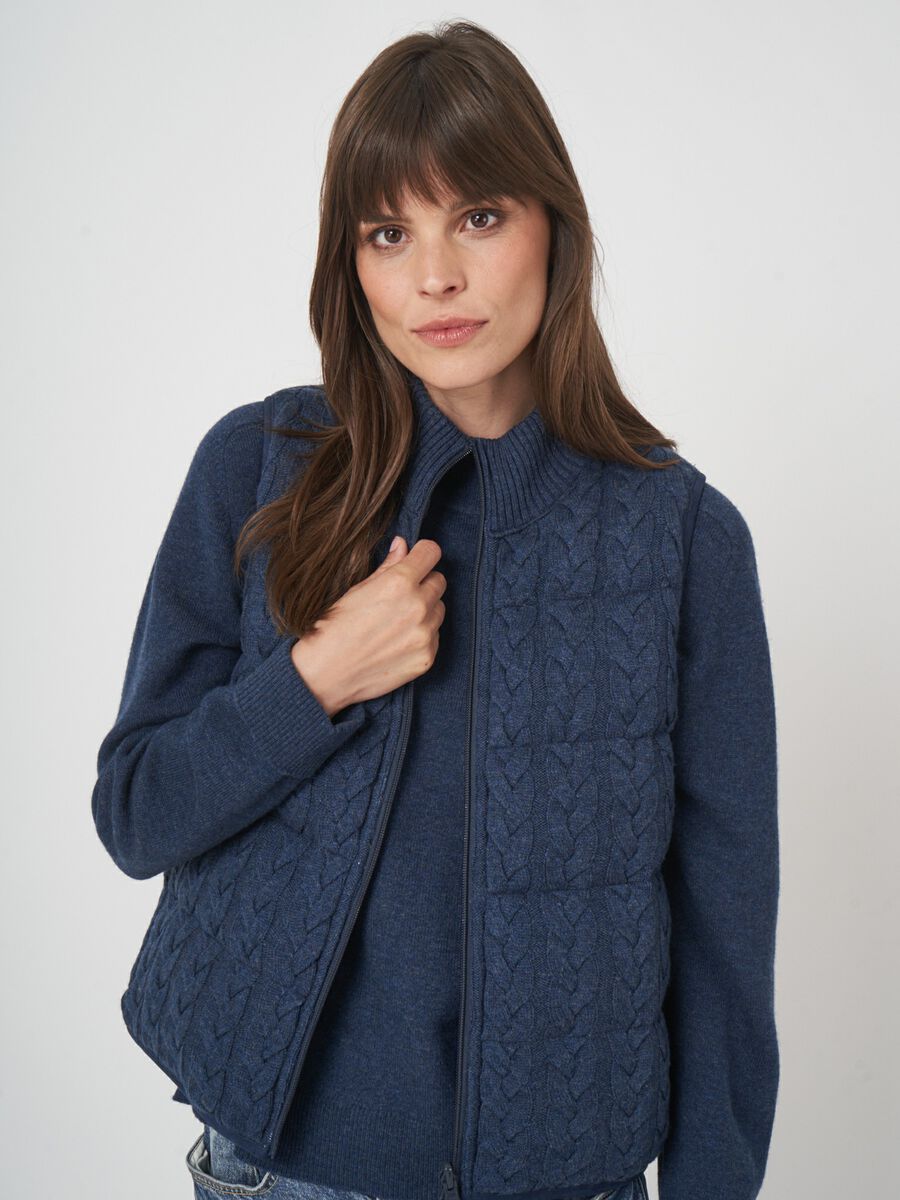 Gilet sans manches réversible en doudoune tricotée image number 3