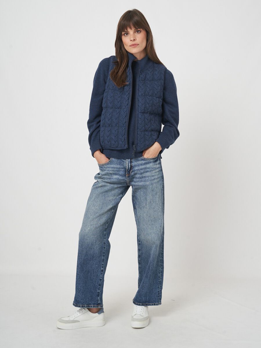 Gilet sans manches réversible en doudoune tricotée image number 6