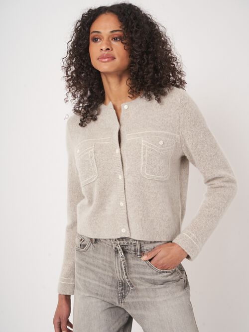 Buttoned cardigan with contrast stitching