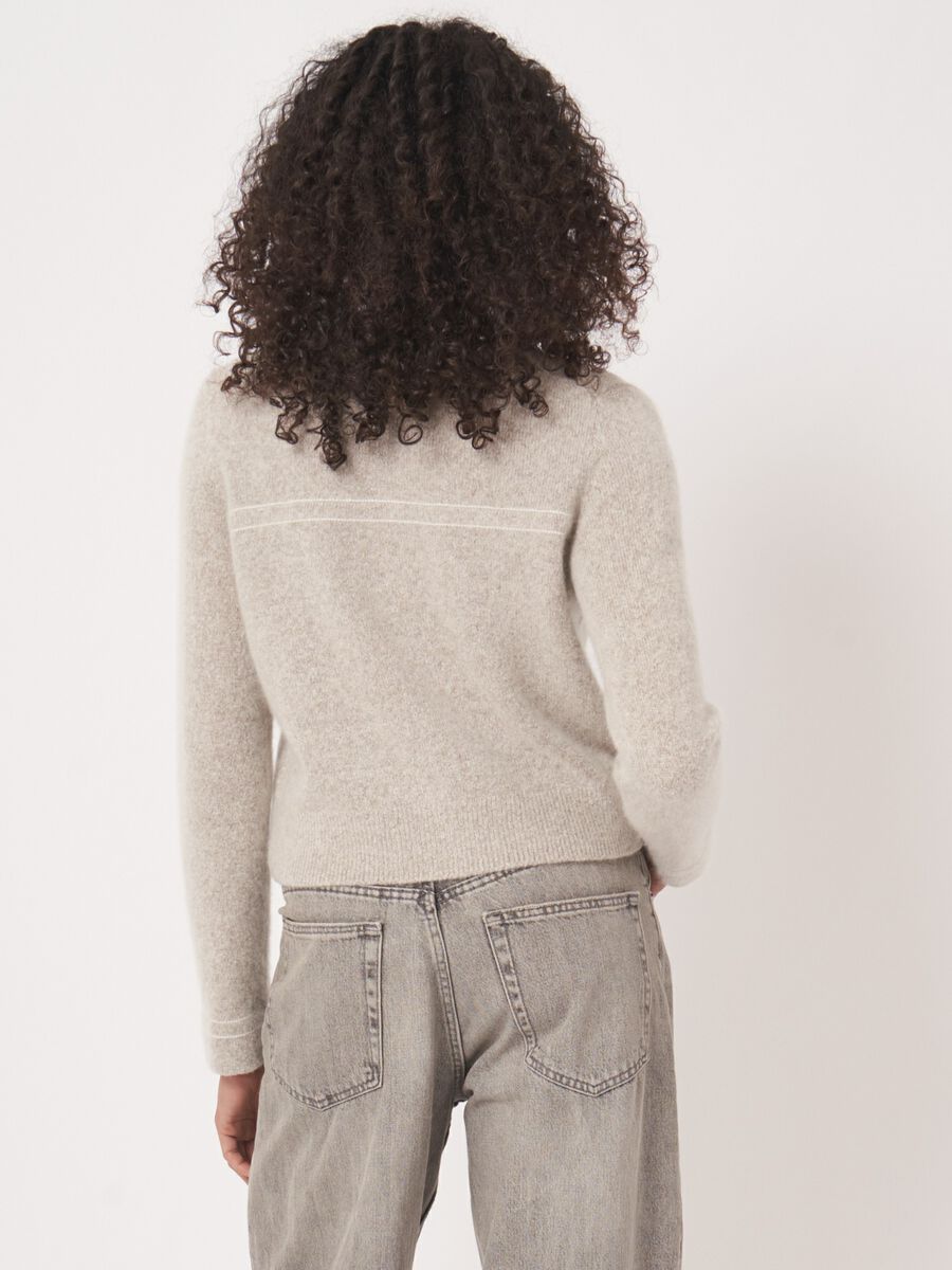 Stijlvol kasjmier vest met contrastdetails image number 8