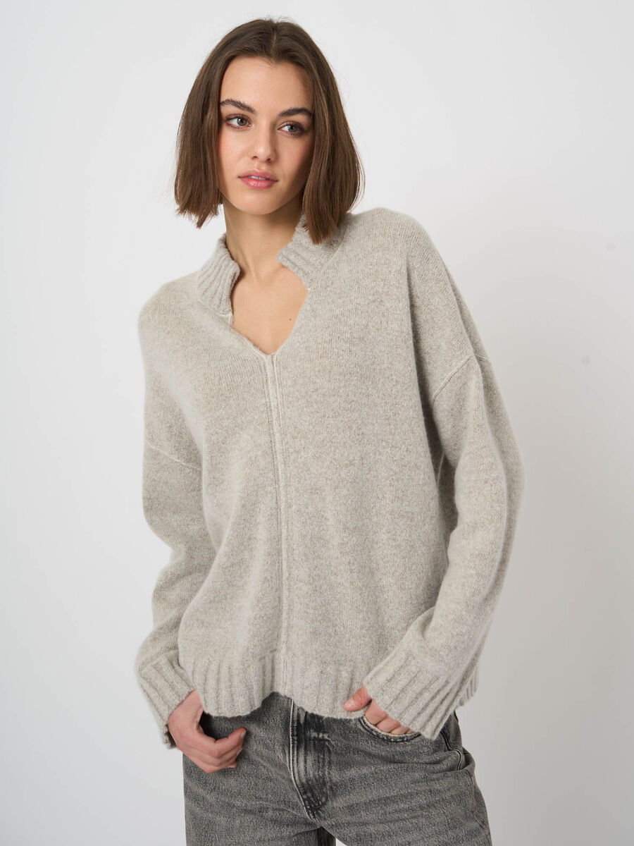 Pull en cachemire et laine &agrave; texture boucl&eacute;e image number 4