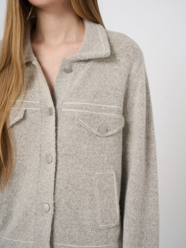 Cardigan polo en cachemire et laine &agrave; texture boucl&eacute;e image number 2