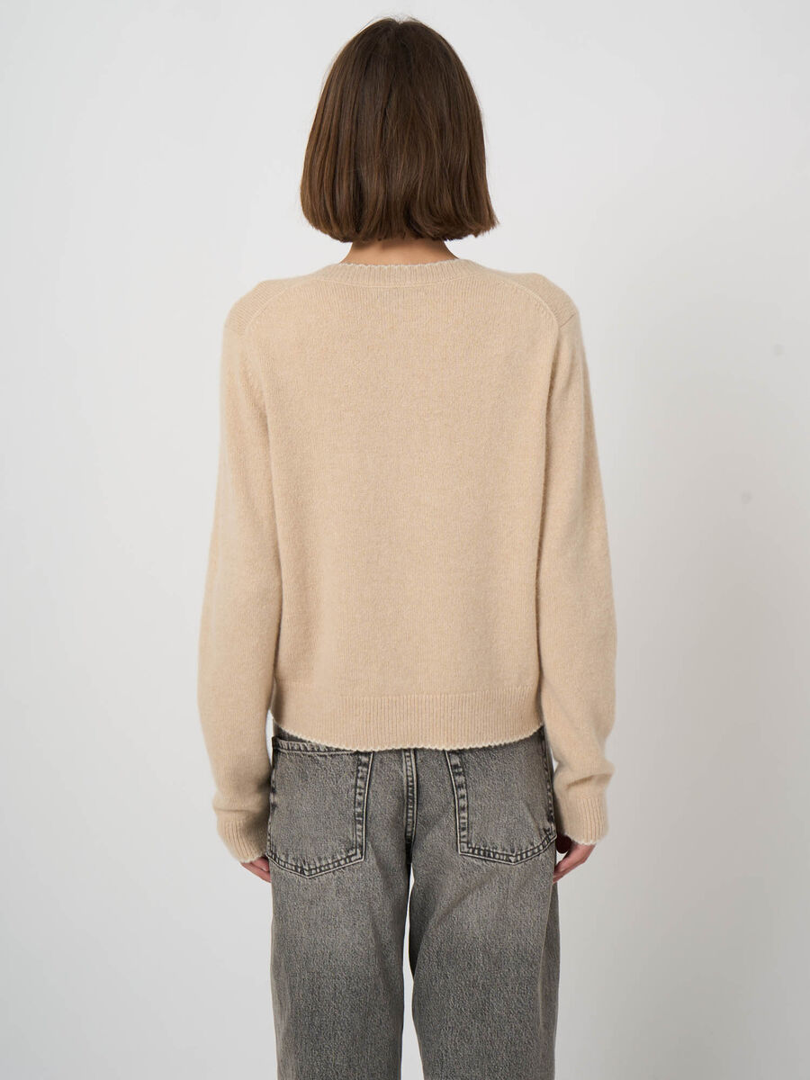 Kaschmir-Wollcardigan mit Boucl&eacute;-Struktur und Bogenkanten image number 5
