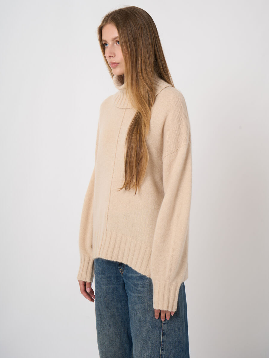 Oversized-Kaschmir-Wollpullover mit Boucl&eacute;-Struktur image number 2