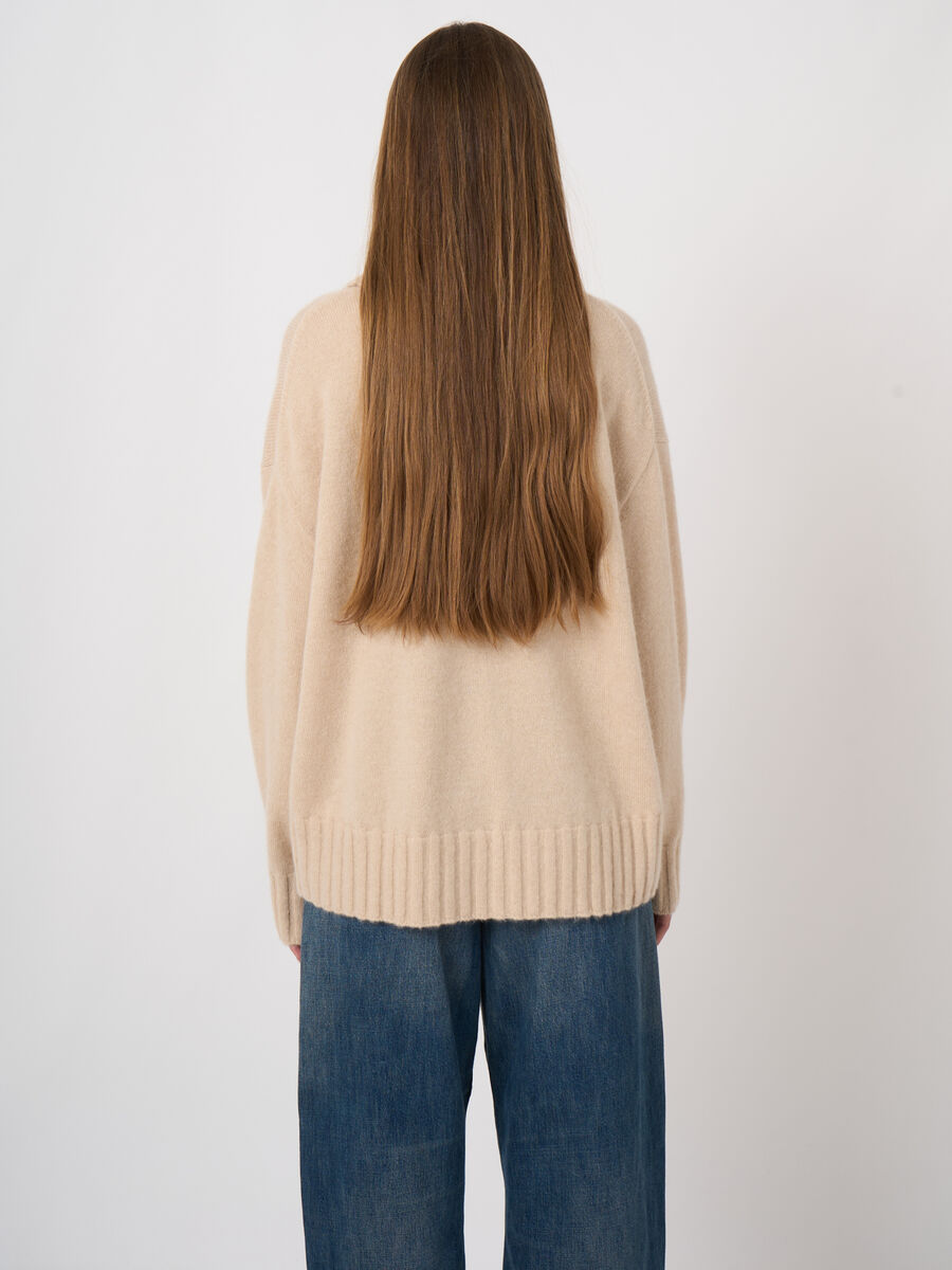 Oversized-Kaschmir-Wollpullover mit Boucl&eacute;-Struktur image number 4