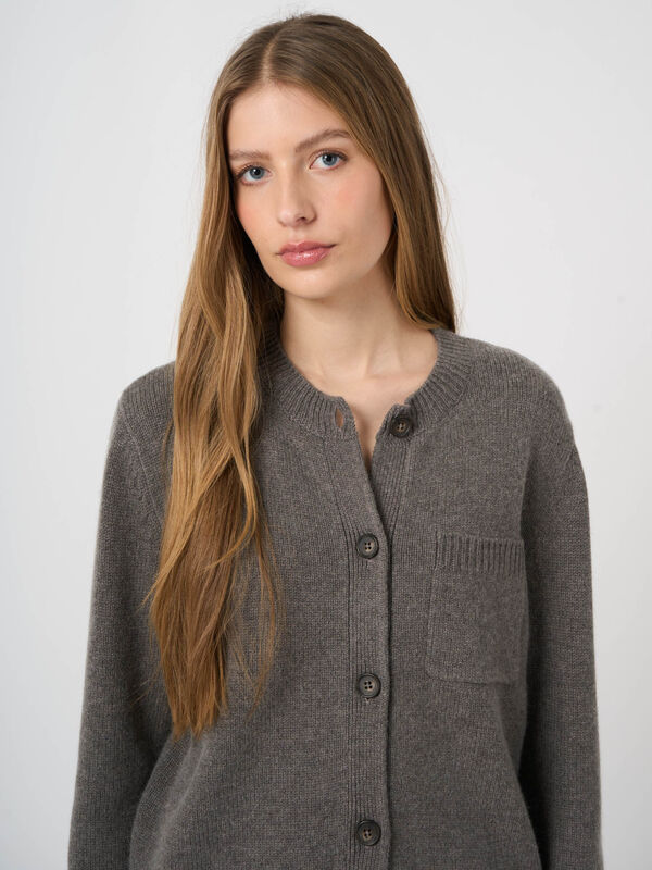 Cardigan en cachemire et laine &agrave; col denim image number 7