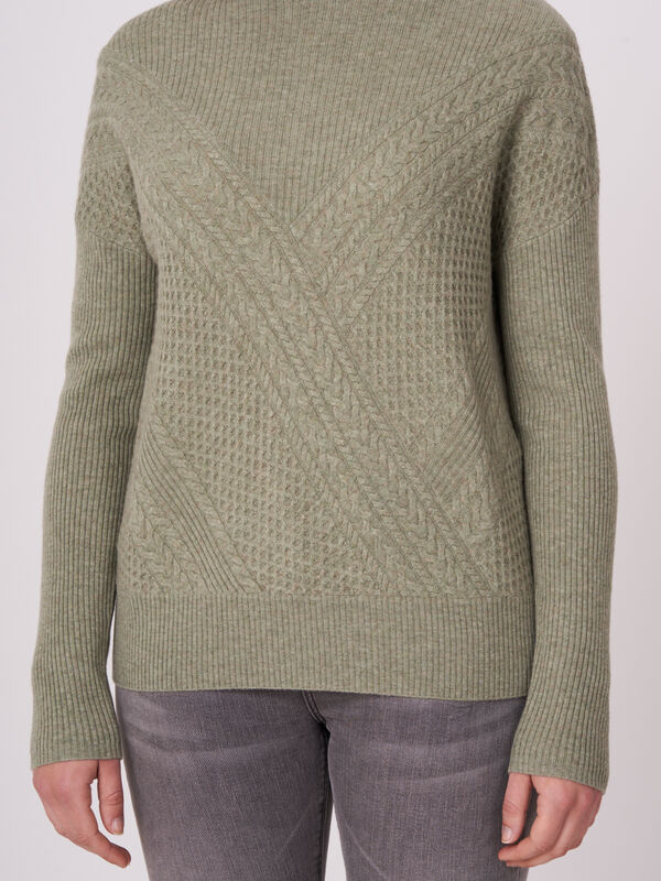 Pullover aus Kaschmir-Wollmischung mit verschiedenen Strickstrukturen image number 2