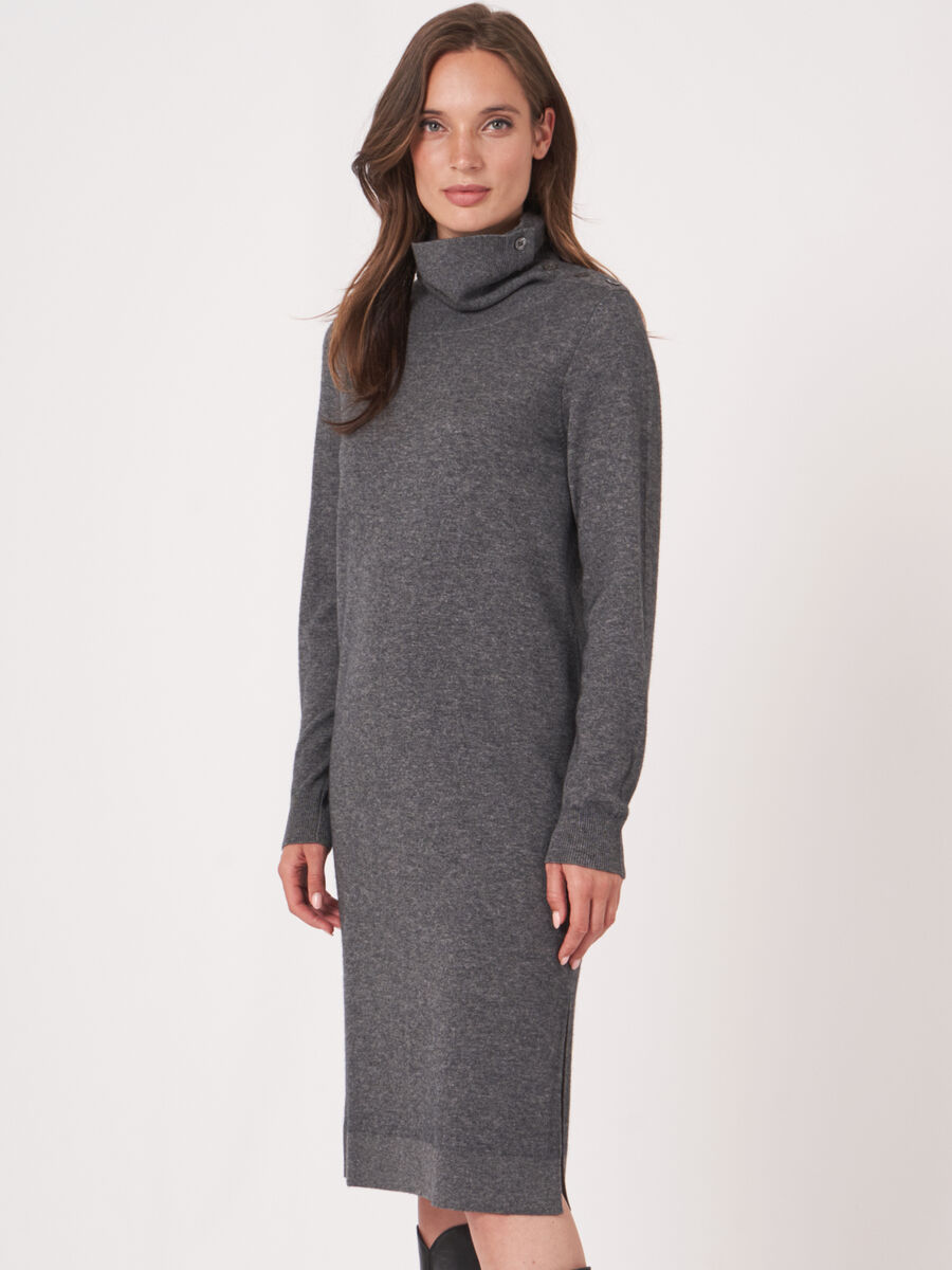 Waarschuwing Vernietigen Rechtdoor Fine knit cashmere blend dress with buttoned turtleneck