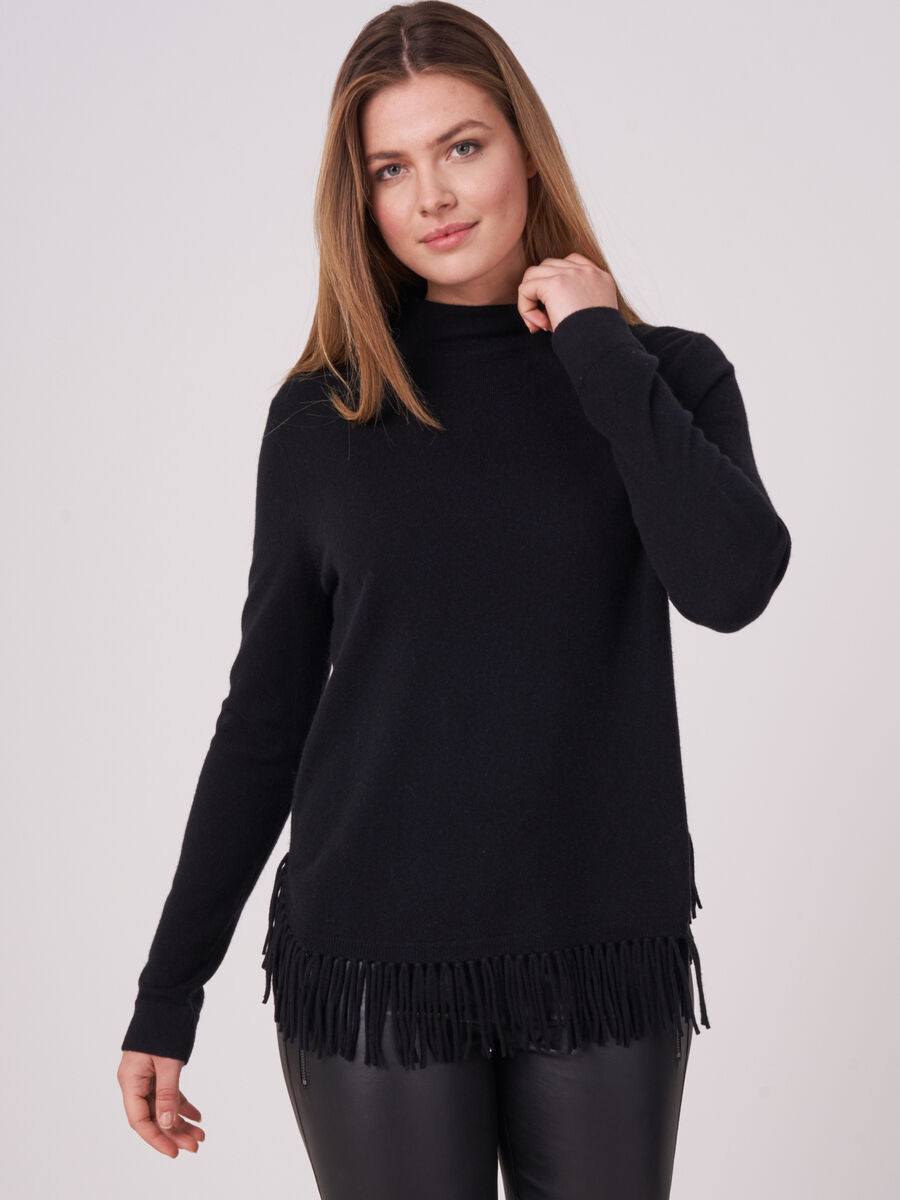 Knitted pullover with rounded fringed hem image number 0