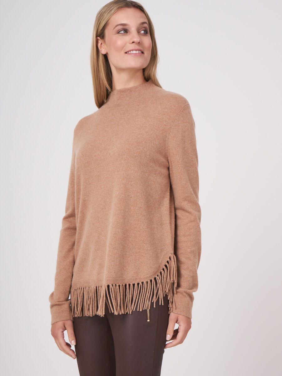 Knitted pullover with rounded fringed hem image number 0