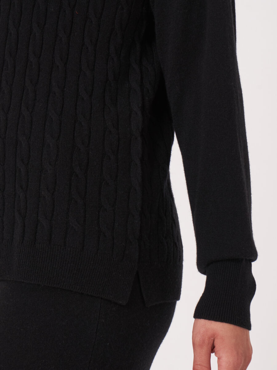 Zopfpullover mit Stehkragen und Kordelzug image number 3