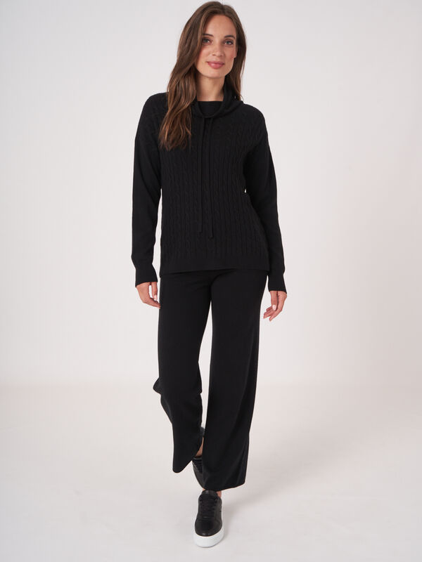 Zopfpullover mit Stehkragen und Kordelzug image number 5