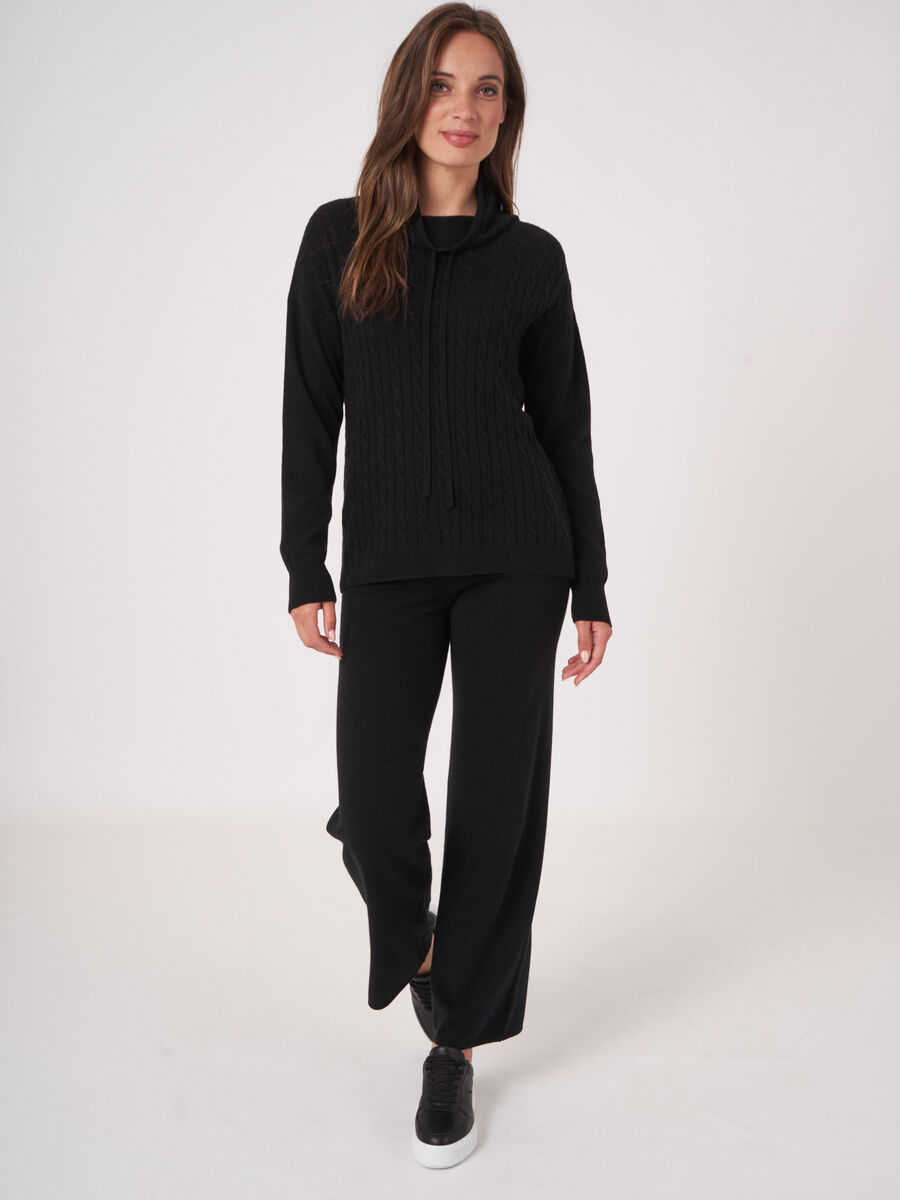 Zopfpullover mit Stehkragen und Kordelzug image number 5