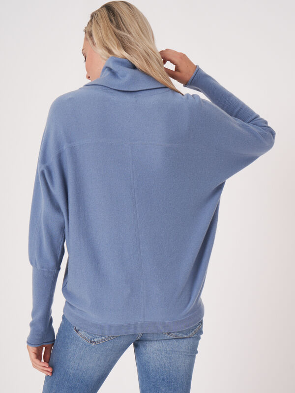 Übergroßer Pullover mit hohem Halsausschnitt und Kordelzug image number 2