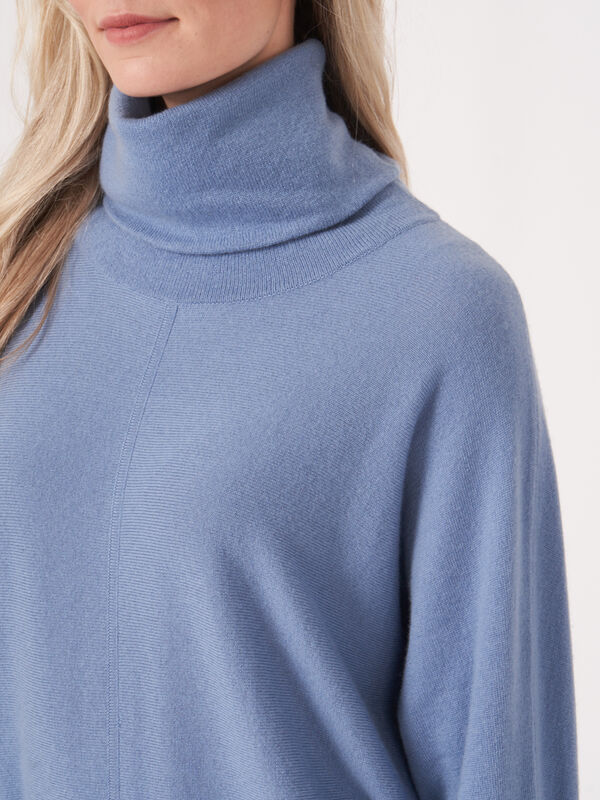 Übergroßer Pullover mit hohem Halsausschnitt und Kordelzug image number 3