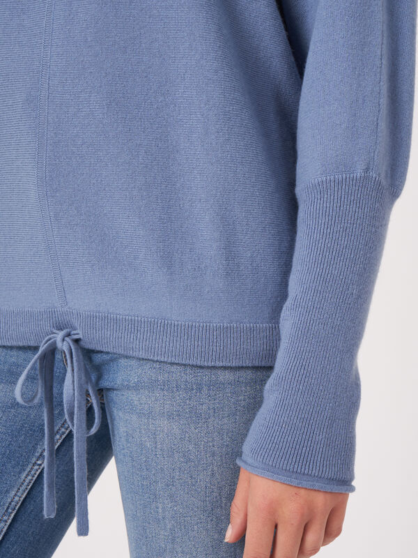 Übergroßer Pullover mit hohem Halsausschnitt und Kordelzug image number 4