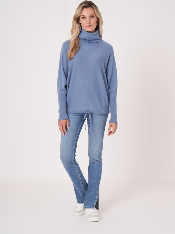 Übergroßer Pullover mit hohem Halsausschnitt und Kordelzug image number 6