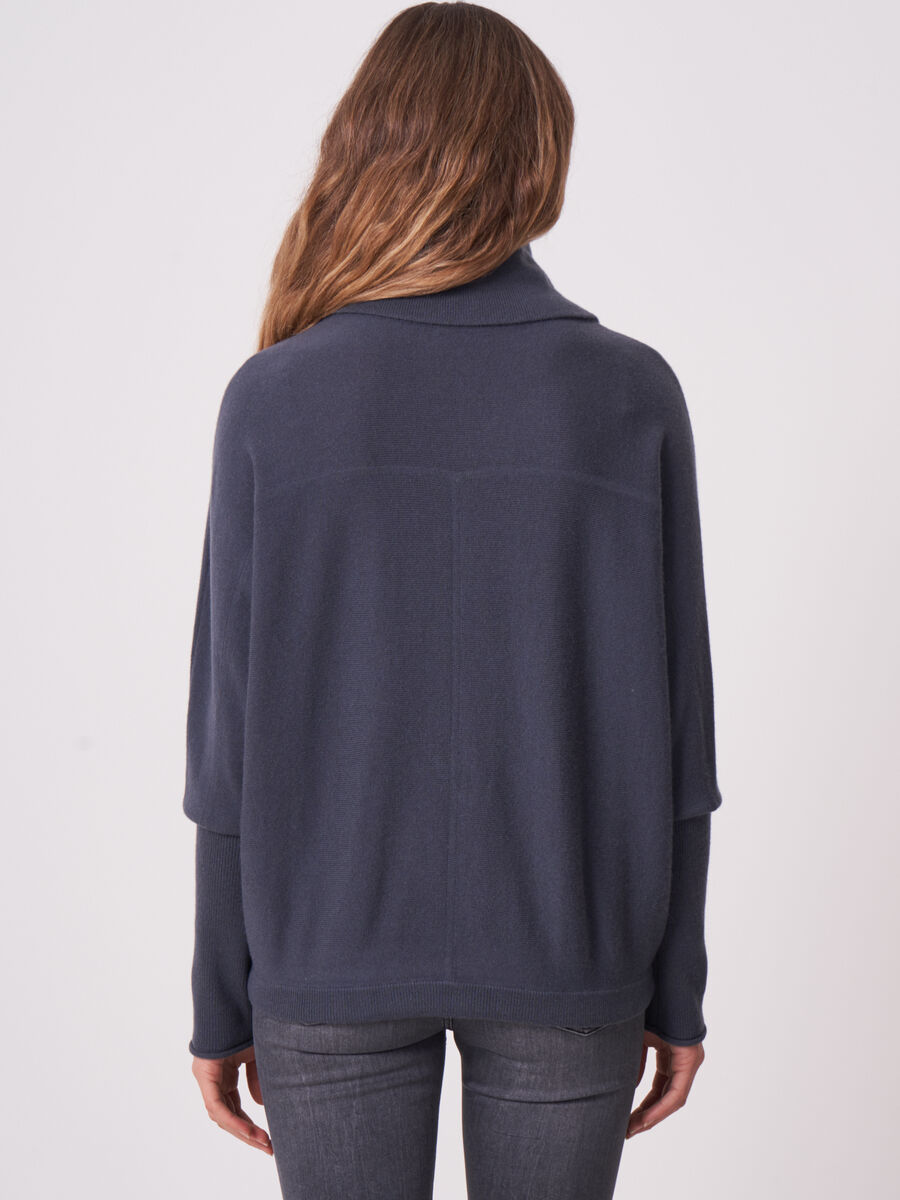 Oversized trui met hoge hals en koord image number 1